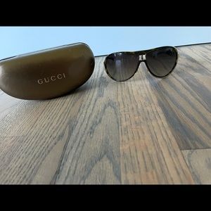 Gucci sunglasses /unisex / excellent condition